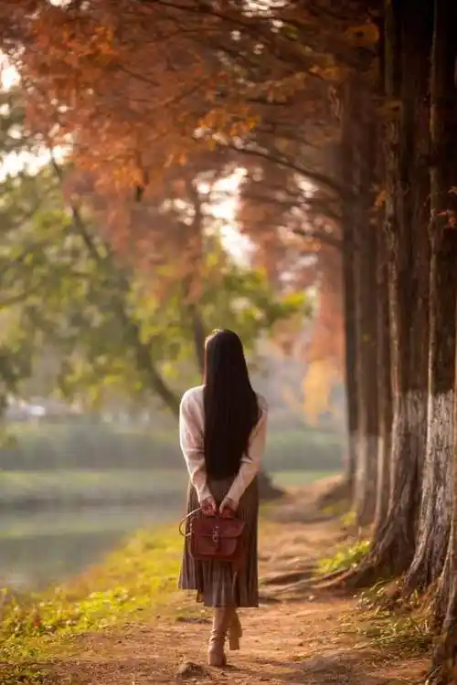 7,交叉站立拍背影