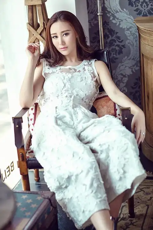 杜十五写真温婉知性 《勇网直前》变身运动员