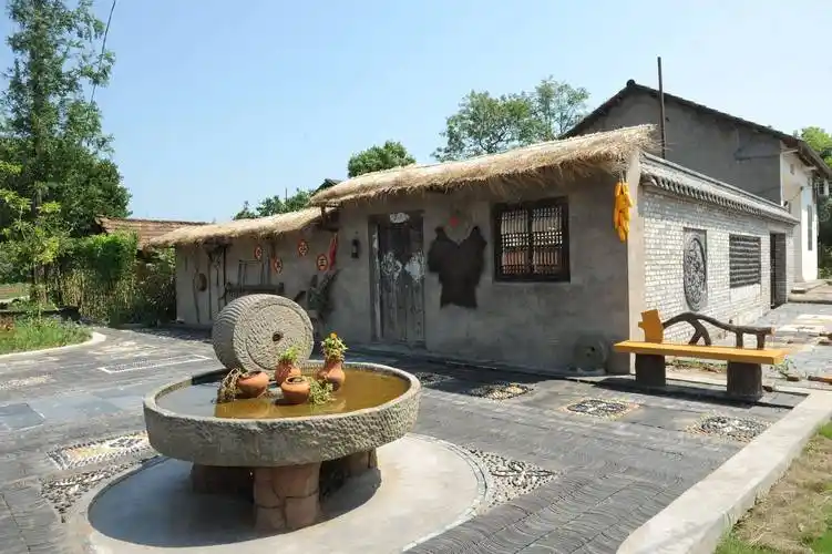 2020年,荆州市马山镇蔡桥村结合农村人居环境整治行动,在一组启动了"