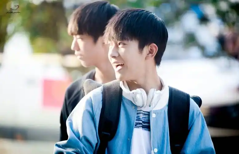 易烊千玺 #tfboys 电视剧我们的少年时代拍摄花絮 高清 可爱