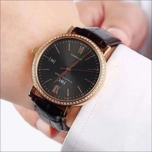 iwc万国石英高仿18k白金男表,仿与正品万国男表最大的区分之处在哪里