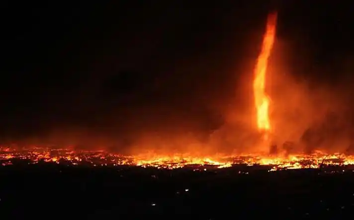 广东惠州惊现20米高火龙卷(组图)