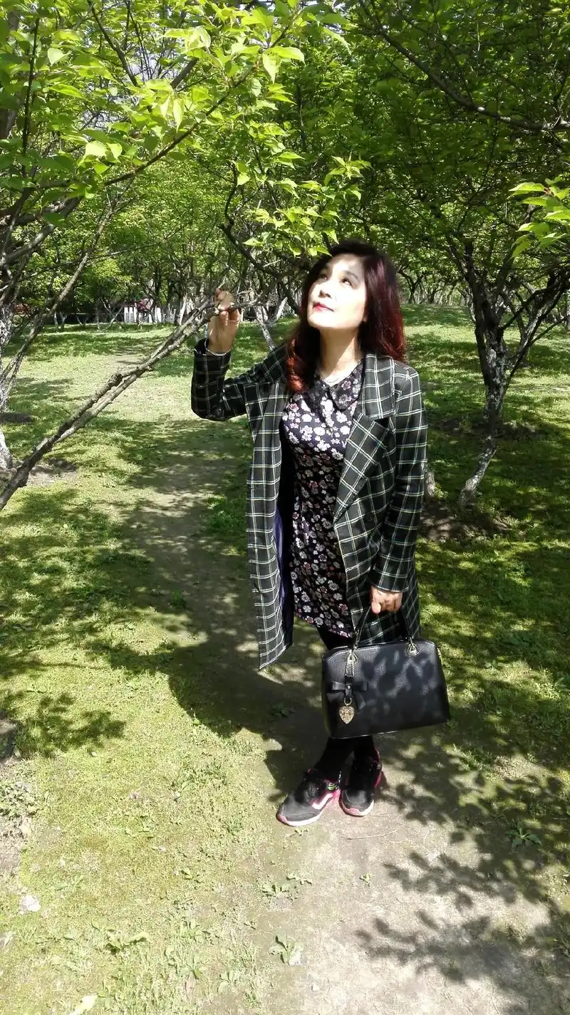 每一张照片都是满满的回忆和足迹 #还有多少个十年能记起青春 - 抖音