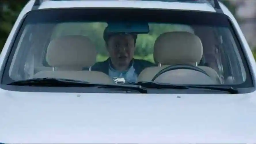 情圣肖央真厉害用脚也能开车