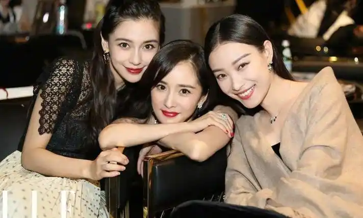 女明星合照这么有心机刘诗诗李小冉的抢镜法宝比站c位更厉害