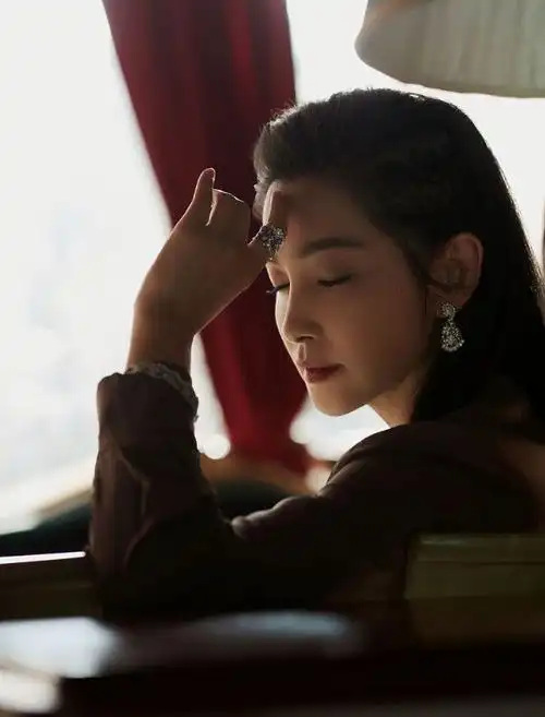 影中看花李冰冰扎脏辫配钻饰闪耀迷人秀侧颜气质美艳端庄