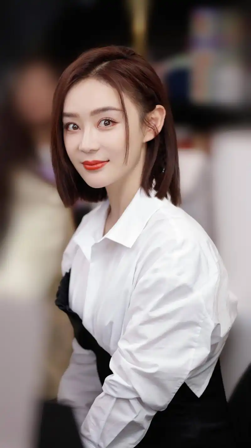 袁姗姗高清写真美图:如花似玉,魅力四射