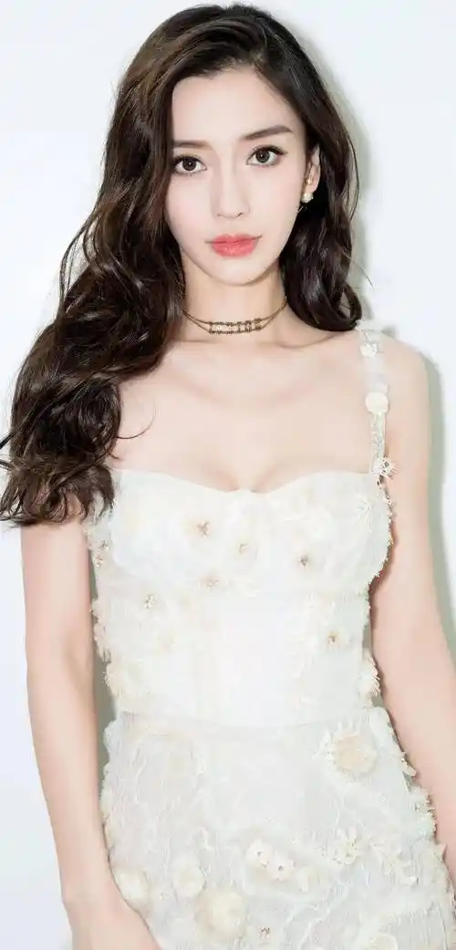 杨颖高清壁纸,吊带立体花朵裙穿搭仙气飘飘性感迷人的感觉