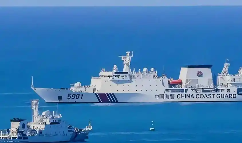 原创东部战区海军舰艇编队组织全程实战背景的跨昼夜演习