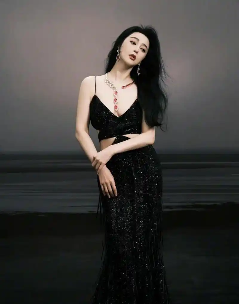 top1,优雅贵妇风 年龄在40岁以上的成熟女性,就可以借鉴范冰冰这种