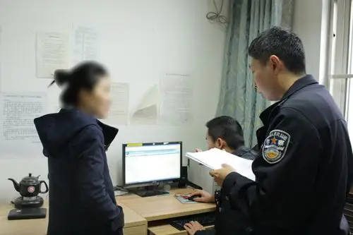 初雪天的二龙路派出所日记图