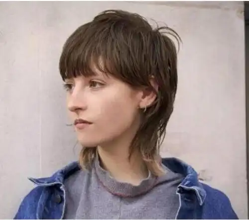 女生时尚的鲻鱼头发型 个性又吸睛