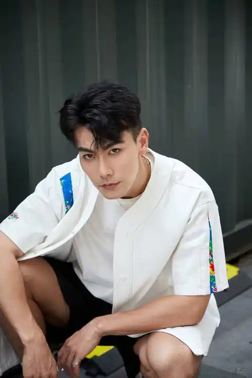 《女士的法则》大狼狗正式上线 戴向宇帅气有型时尚look满分_精英