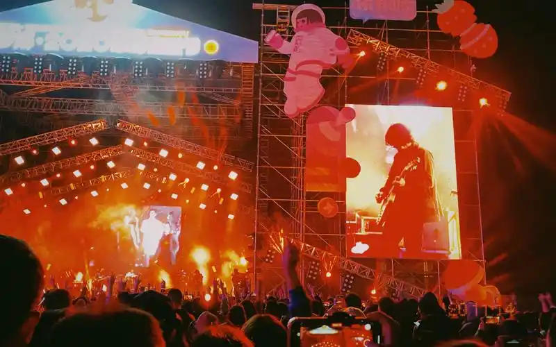 题外话/我去杭州草莓音乐节听痛仰乐队 吉克隽逸现场啦