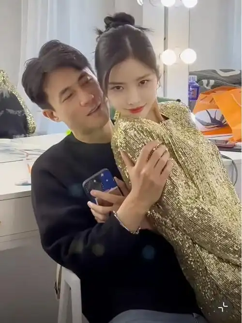 杜淳老婆自信公开全素颜,黑眼圈眼袋明显,皮肤超好无皱纹|王灿|素颜照