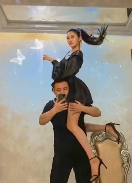 男友力爆棚的过肩抱,你羡慕了吗?