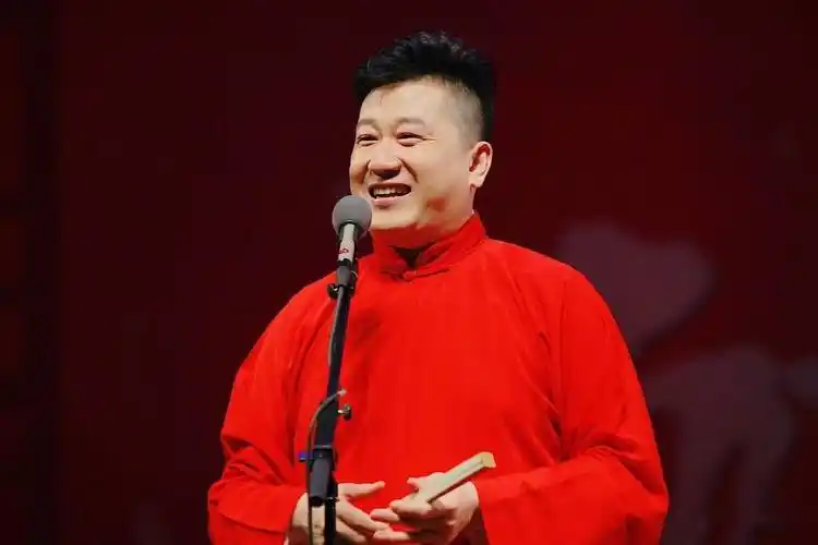 在东北卖烤串去德云社当保安张鹤伦如何逆袭成相声演员上篇