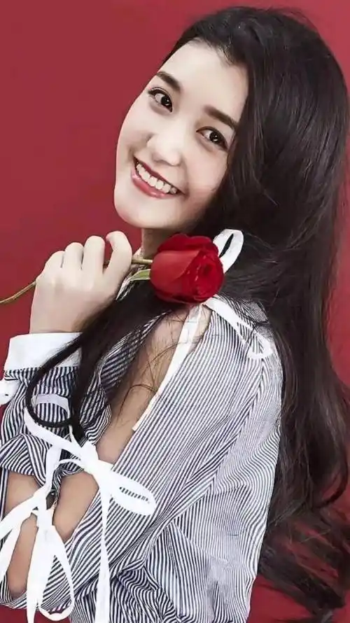 郭麒麟新恋情曝光,深夜与女子街头激吻,蒋依依丁笑滢接连否认!