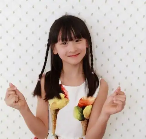 4月15日是田亮女儿"森碟"田雨橙的九岁生日,田亮晒出一组森碟的庆生