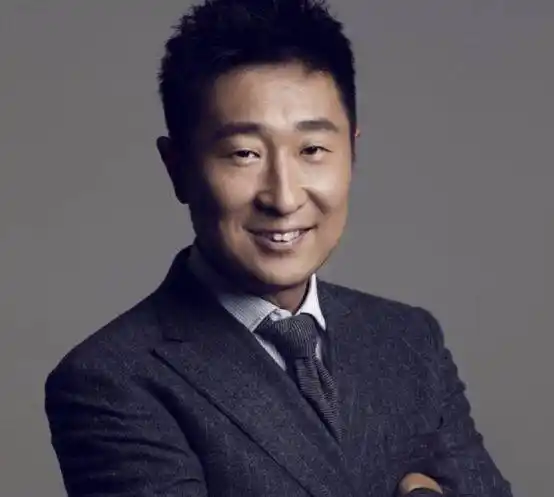 出道24年零绯闻,娶娇妻却痛失爱子,今50岁活成人生赢家