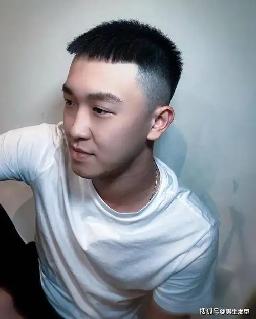 花50块钱理发,你却只会说"稍微剪短"?2020年男生帅气发型指南