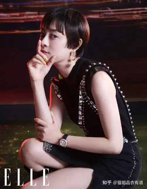 孙俪的时尚封面气场真足,短发利落穿衣简约,真适合大女人风穿搭