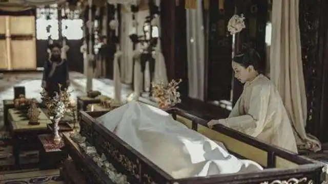 皇后葬礼上,遗书里藏了个秘密,原来最爱的人不是乾隆而是她!