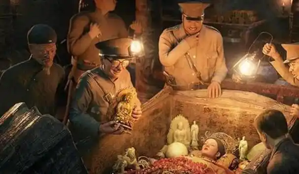 死后三次出入棺材,下葬当天棺材有血水渗出,慈禧墓发生了什么?