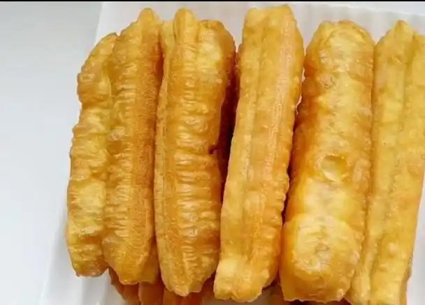 炸油条,传统老配方不用鸡蛋不用酵母,让您找回小时候的味道