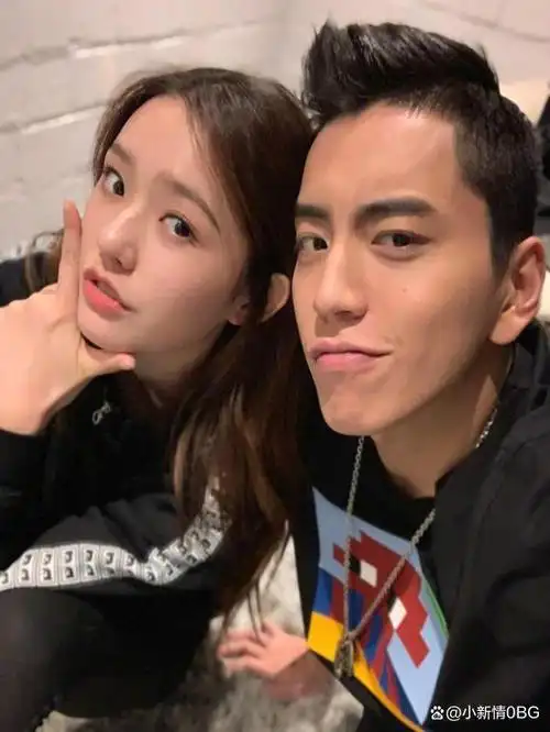 火锅之吻:王大陆与女友的浪漫瞬间