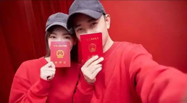 唐嫣产双胞胎消息曝光后,首次更新微博动态,网友:内容让人感动_罗晋