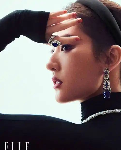 刘亦菲elle金九封面,性感抹胸宛如美神降临,演绎意式宫廷大片_时尚