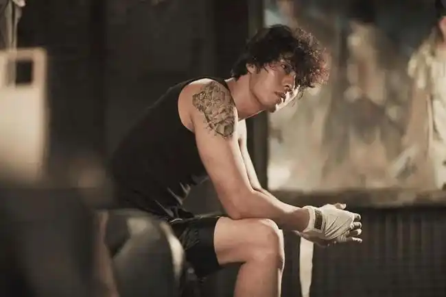 平时一直都保持健身习惯的苏志燮更加刻苦   经常在健身房一练就是4