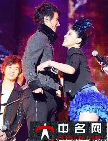 男星因生理反应激凸瞬间盘点组图