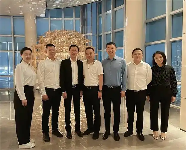 郎酒集团董事长汪俊林与深圳中洲集团有限公司总经理,董事长黄光亮5