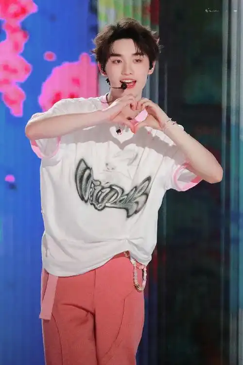 丁程鑫理想之途演唱会##时代少年团演唱会直播##丁程鑫演唱会舞台