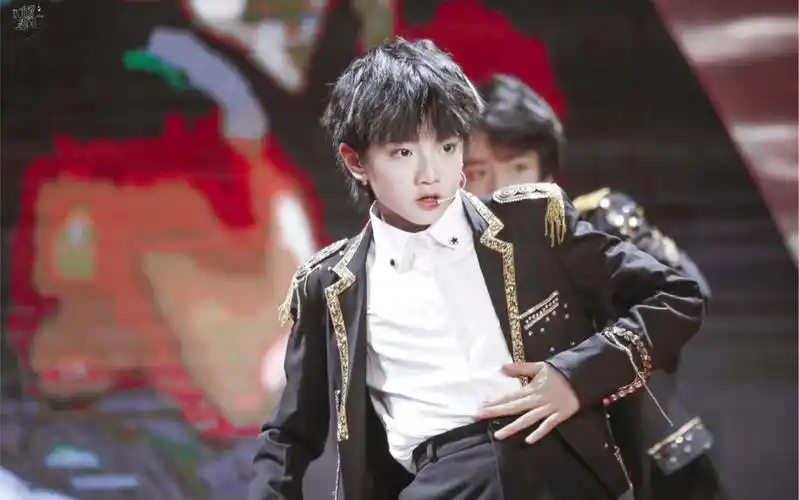 穆祉丞舞台上谁跟你恩仔叫哥