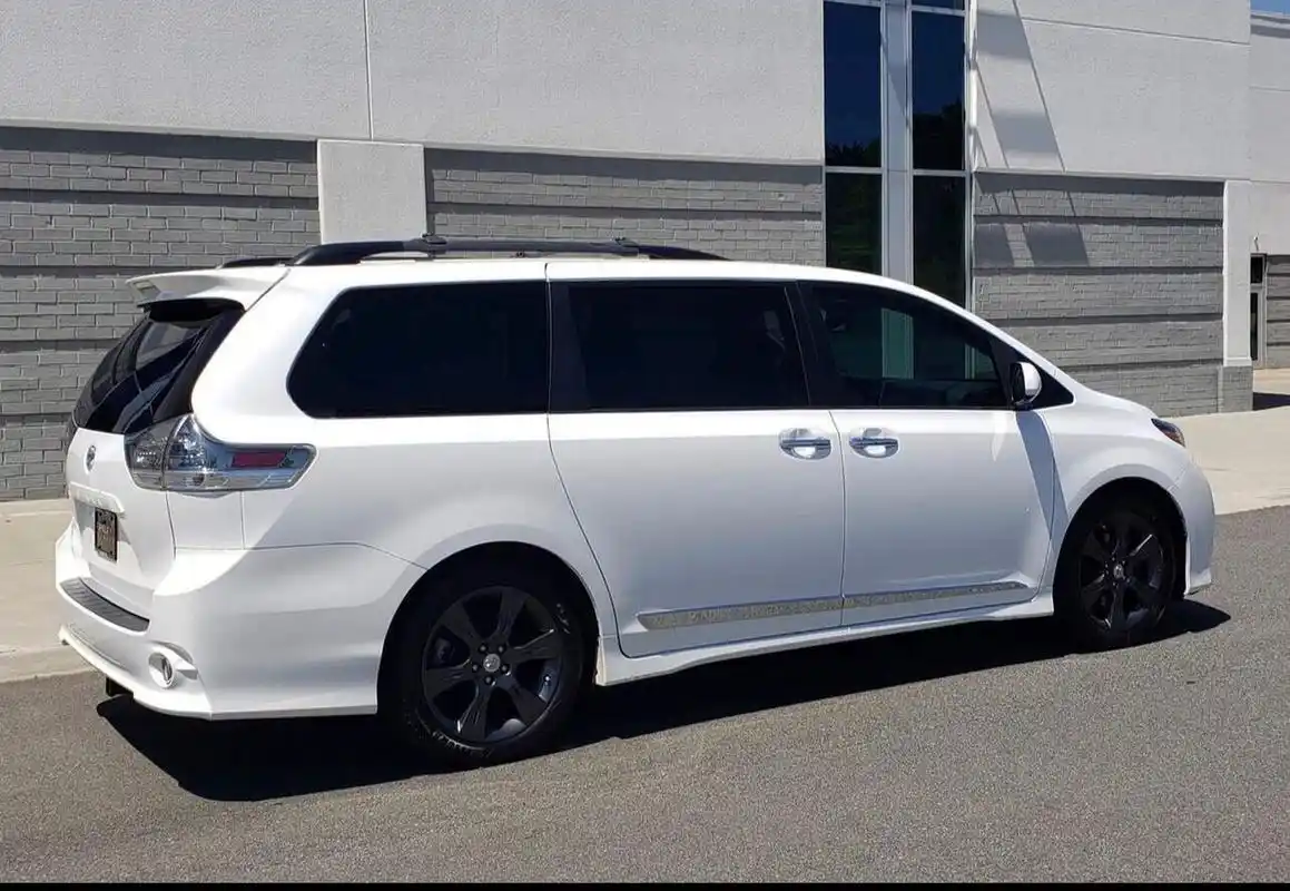 夏威夷租车97丰田八座商务车 丰田塞纳,宽敞整洁,可为您的家人朋友