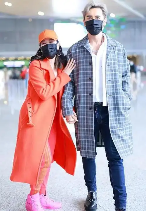 小12岁老公会疼人!钟丽缇运动装难掩丰腴身材,张伦硕比她花哨