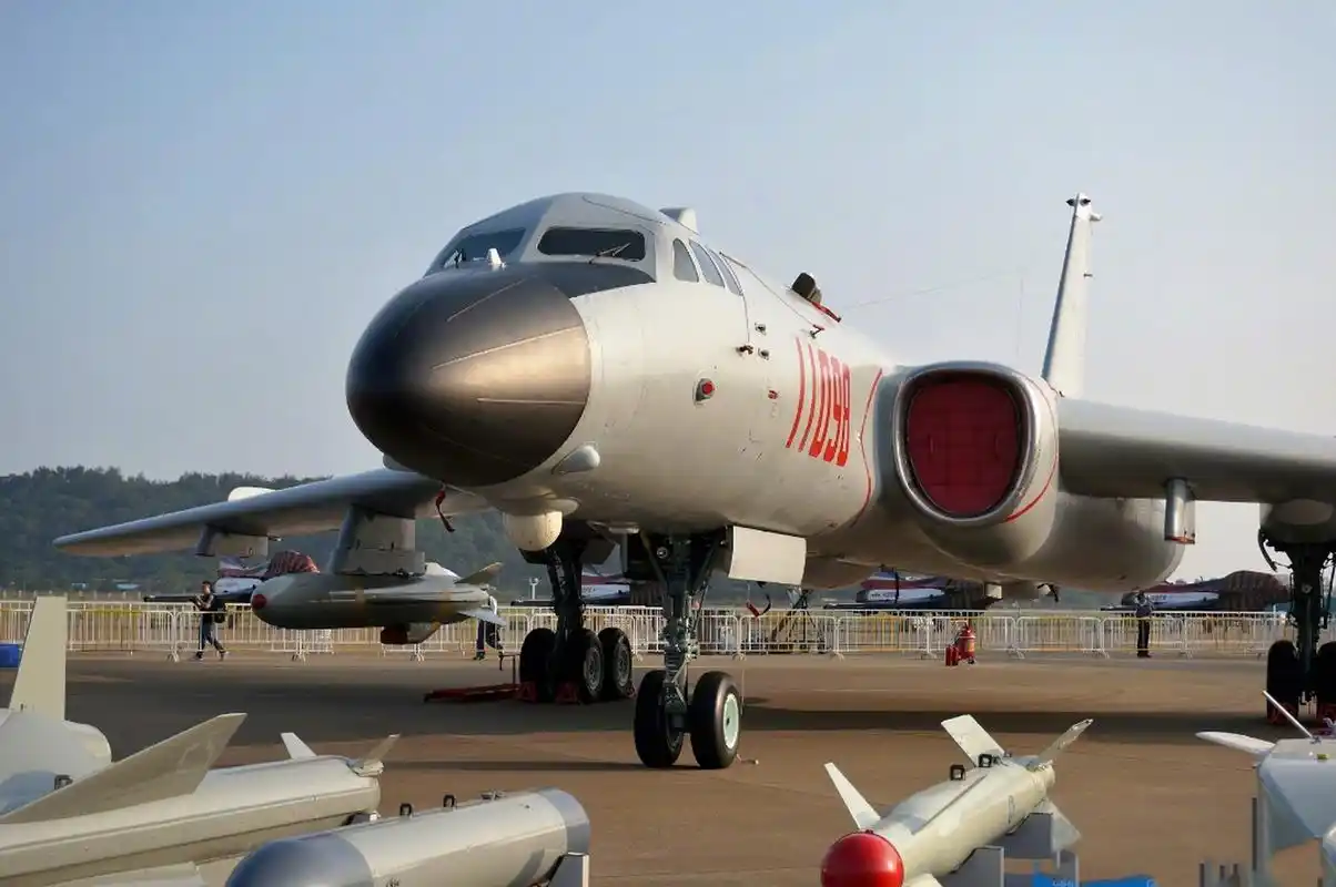 解放军空军2架轰6k轰炸机进入西太平洋 4月21日,东部战区空军航空兵某