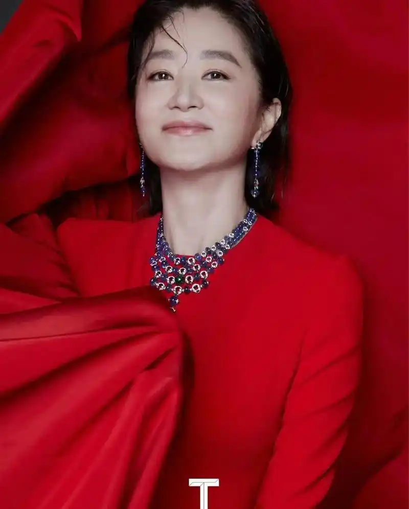 11月3日林青霞就69岁了,她拍了一组写真,仍然颜值在线,虽 - 抖音