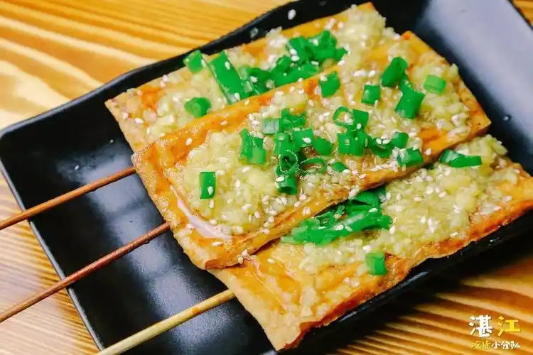 一元一串湿辣牛肉生蚝免费送还有k房配烧烤让你玩到嗨