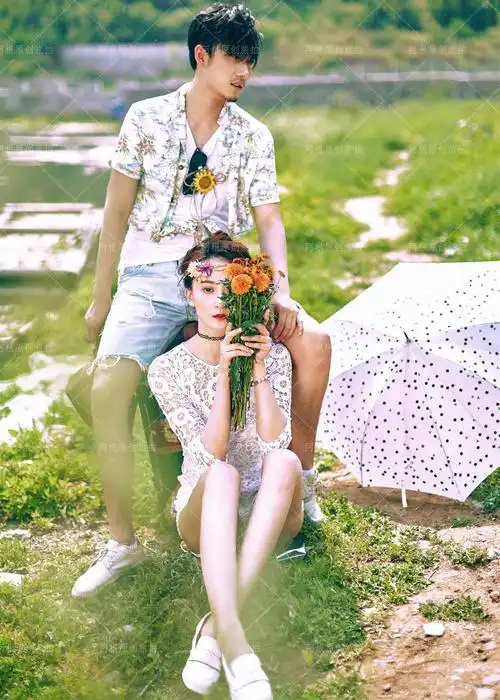 场景:[青草地 郊外]  摄影:[ 阿根老师 ]   造型:[ 佩佩老师 ]   风格