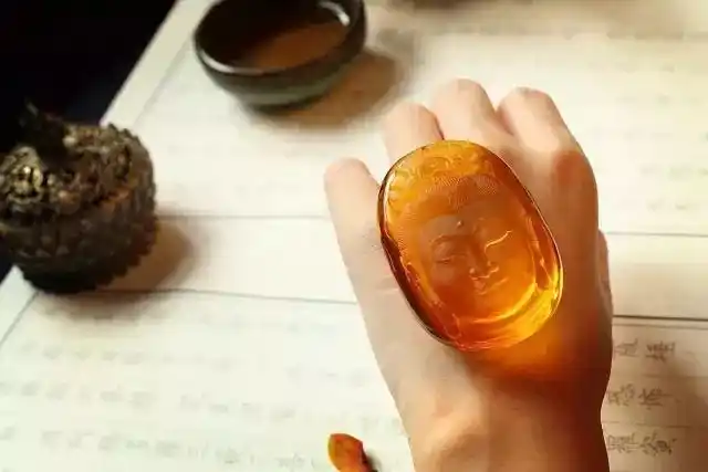 琥珀是中药,但你不能咬着吃啊!