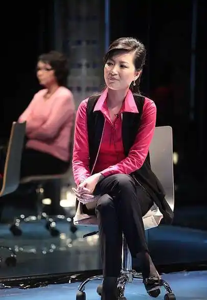 陈蓉4岁还不会说话,却成为了一名主持人,她的双胞胎女儿好可爱_上海