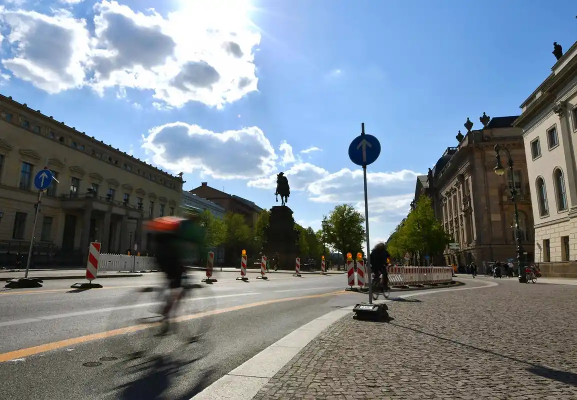 德国柏林:春至"菩提树下"