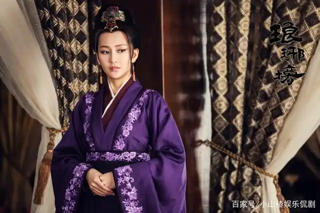 《琅琊榜》与胡歌,王凯,刘涛,陈龙,黄维德,吴磊一起合作,饰演秦般若.