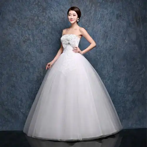 a字裙款婚纱下面我们就选几款经典款式来做个详细介绍下:五,蕾丝袖款