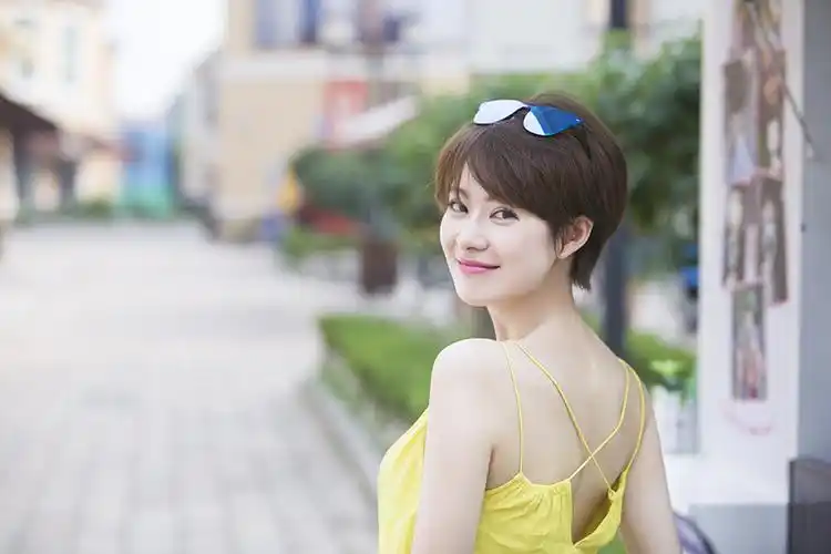 王汀轻装上阵萌翻天网友夫人好俏美