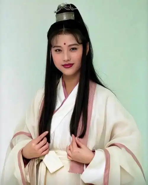 1994年,周海媚在《倚天屠龙记》中饰演"周芷若" 图据周海媚抖音视频